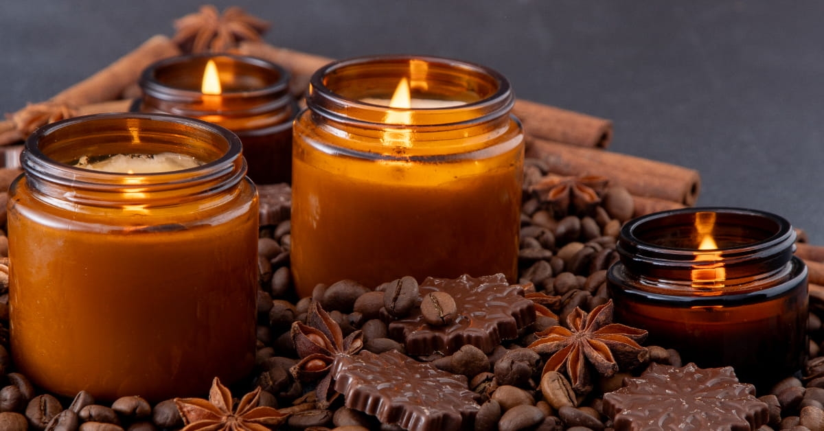 Velas acesas representando como fazer velas aromáticas