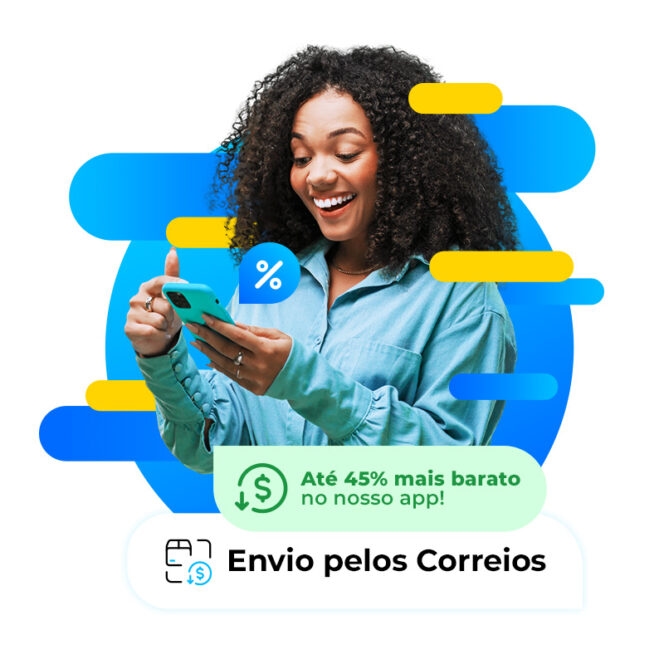Moça usando o serviço envio pelos Correios Loggi