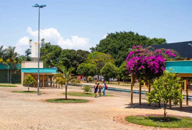 Praça em Senador Canedo